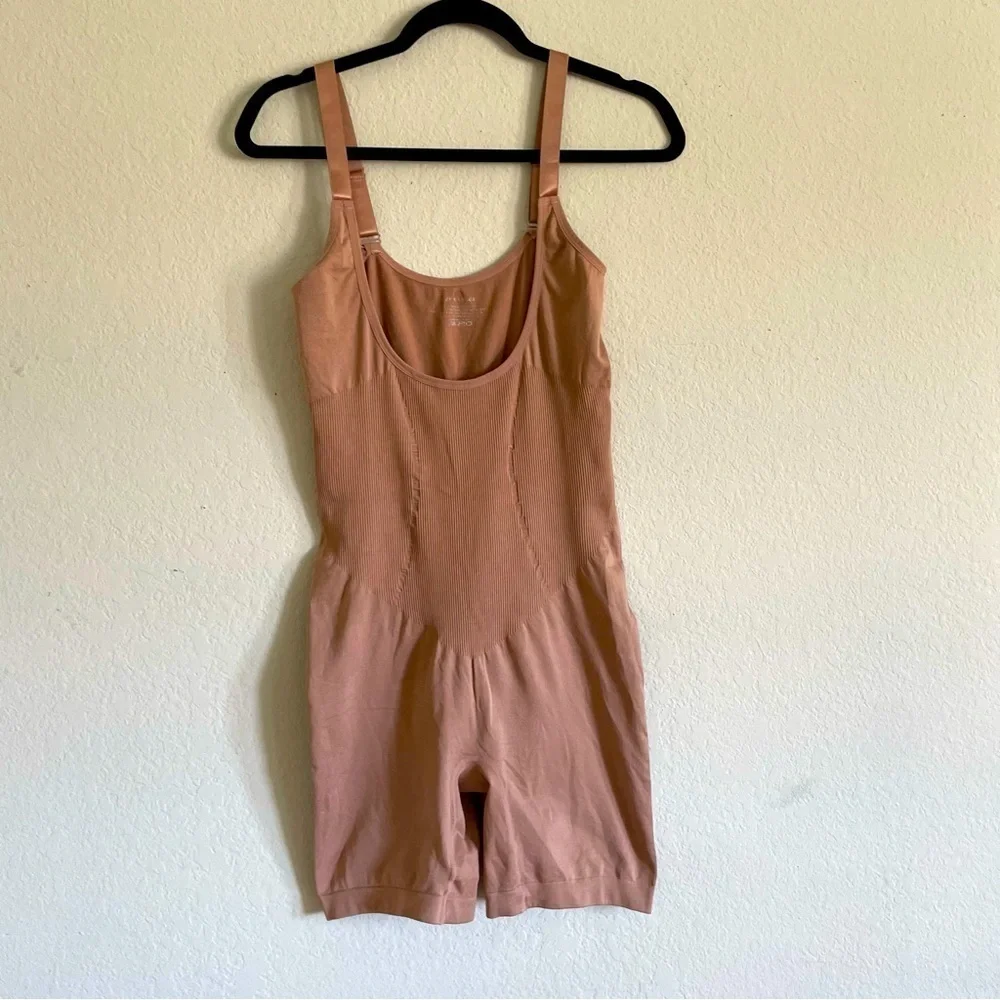 Woman’s full body short shape wear size XL sculpted body stretch undergarment